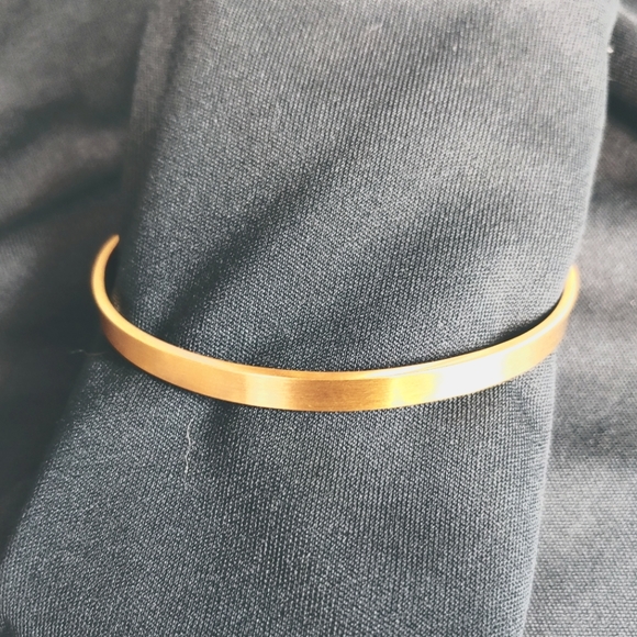 Gold Engraveable Cuff Bracelett - Picture 1 of 3